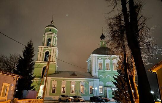 Батюшка Илий возглавил Богослужение в храме Сошествия Святого Духа.