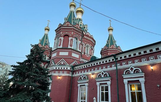 17 апреля в субботу Похвалы Пресвятой Богородицы (Субботы Акафиста), духовник Святейшего Патриарха Московского и всея Руси Кирилла схиархимандрит Илий (Ноздрин) принял участие в Божественной Литургии по чину святителя Иоанна Златоустого. 