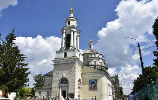 Сегодня в Успенском соборе Орла отслужили благодарственный молебен в честь завершения строительства главного купола