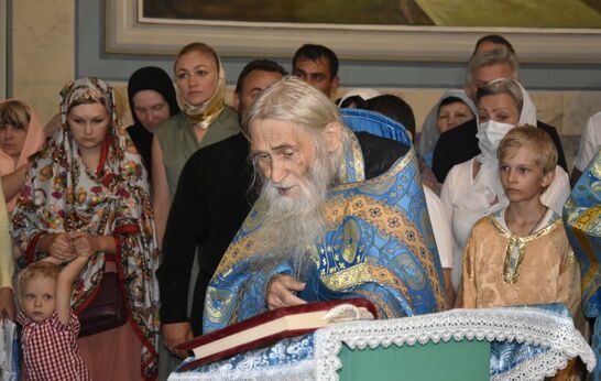 Cхиархимандрит Илий (Ноздрин) и протоиерей Владимир Сергеев торжественно вручили медали Орловской епархии Русской Православной Церкви.