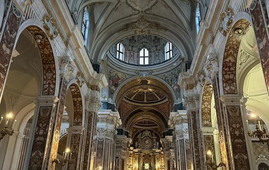 Батюшка Илий и Геннадий Николаевич Цурков помолились в храме святого Великомученика Вита города Полиньяно-а-Маре.