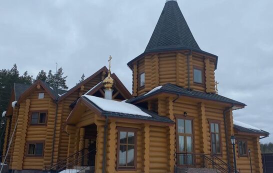 Cхиархимандрит Илий (Ноздрин) молился в скиту святого Великомученика Дмитрия Солунского.