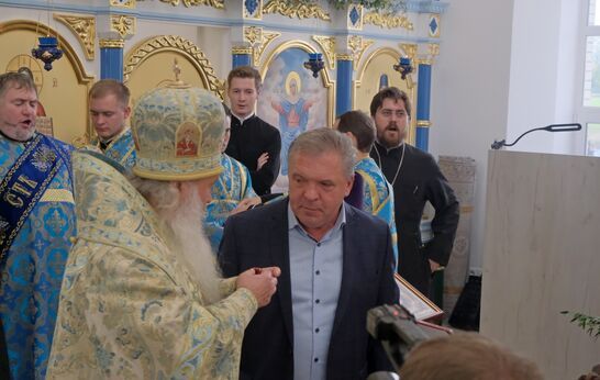 В Храмовом комплексе в честь Сергия Радонежского подсобного хозяйства «Орловский Колос»  митрополит Тихон вручил высокие награды.