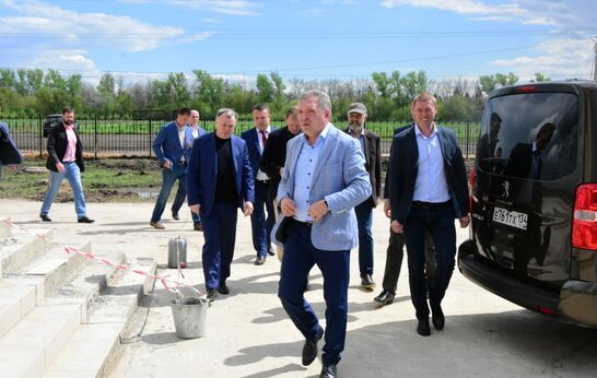 Высокопреосвященнейший Митрополит Орловский и Болховский Тихон, Митрополит Волгоградский и Камышинский Феодор в сопровождении руководителя проекта «Вятский Посад» Цуркова Г.Н. посетили строящееся подсобное хозяйство «Орловский колос»