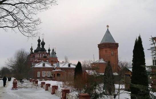 Cхиархимандрит Илий (Ноздрин) совершил Божественную Литургию в Казанском Амвросиевском Ставропигиальном женском монастыре.