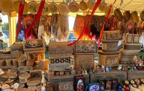 Одной из площадок II Военно-патриотического фестиваля «Сабуровская крепость» стала выставка-ярмарка народных художественных промыслов и декоративно-прикладного искусства.