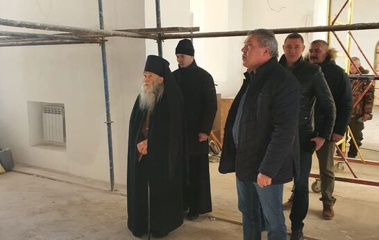 Схиархимандрит Илий (Ноздрин) и руководитель проекта 