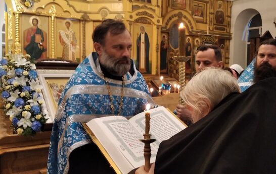 Cхиархимандрит Илий (Ноздрин) возглавил Всенощное бдение в храме Покрова Пресвятой Богородицы в селе Становой Колодезь.