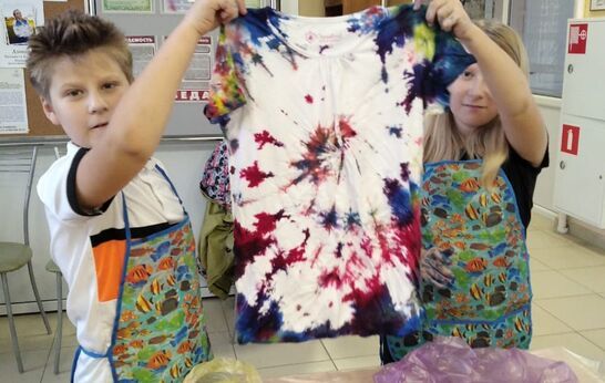 8 ноября в стенах Православной Артели состоялся необычный мастер-класс на тему «Роспись футболок в технике «Тай-дай» (узелковый батик)».  