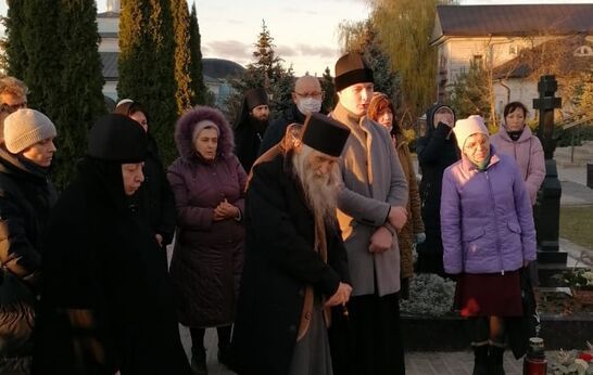 10 ноября, схиархимандрит Илий (Ноздрин) почтил память и совершил литию на могиле насельника Оптиной пустыни иеродиакона Илиодора (Гайриянца).