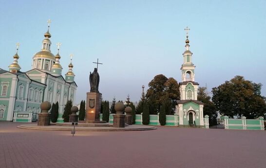 Cхиархимандрит Илий (Ноздрин) и руководитель проекта 