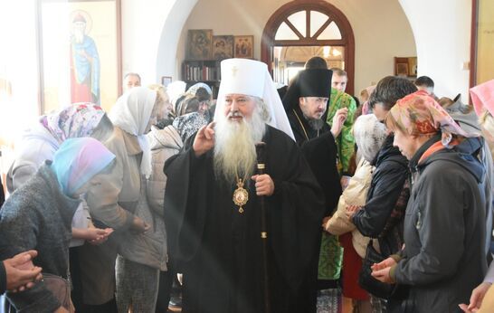 Утро Фестиваля «Сабуровская крепость» началось с Архиерейскоко Богослужения в Свято-Михайло-Архангельском храме.