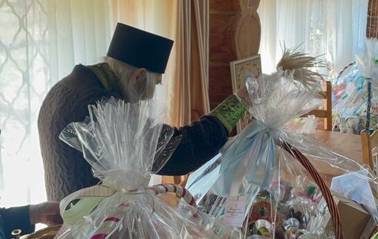 Схиархимандрит Илий (Ноздрин) совершил освящение Пасхальных куличей.