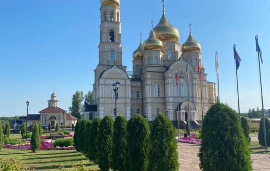 Схиархимандрит Илий (Ноздрин) возглавил Божественную Литургию в храме Сретения Господня Духовно-православного центра 