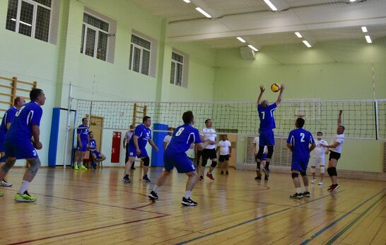 В Вятском Посаде состоялась товарищеская игра в волейбол с командой Орловского областного совета.