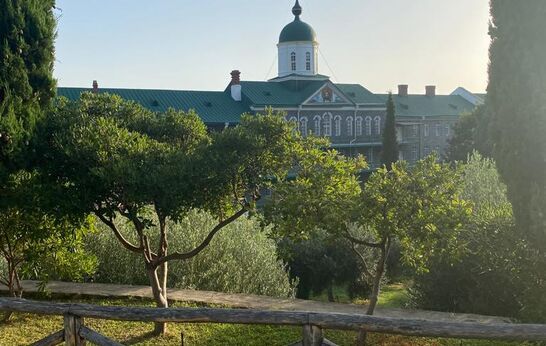 Схиархимандрит Илий (Ноздрин) и Геннадий Николаевич Цурков посетили Ставроникитскую обитель и Ильинский скит.