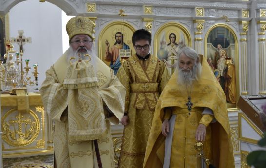 Митрополит Орловский и Болховский Тихон и духовник Святейшего Патриарха Московского и всея Руси Кирилла схиархимандрит Илий (Ноздрин), настоятель храма протоиерей Александр Ордин, отслужили Божественную Литургию в храме Сретения.