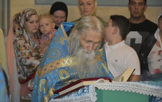 Cхиархимандрит Илий (Ноздрин) и протоиерей Владимир Сергеев совершили чин освящения отреставрированных куполов Успенского (Михаило-Архангельского) собора Орла.