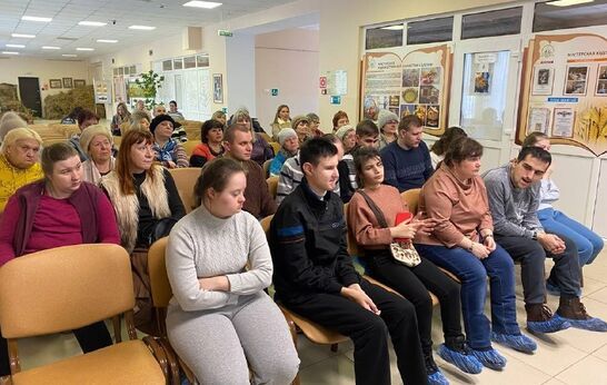 Сегодня гостями Духовно-патриотический центр Вятский Посад стали подопечные БУ ОО КЦСОН Заводского района г. Орла и НКО 