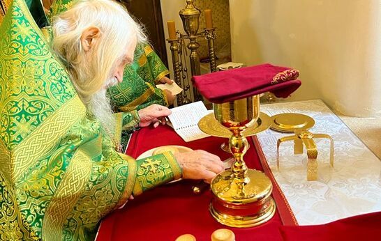 Схиархимандрит Илий (Ноздрин) совершил Богослужение.