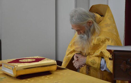 Cхиархимандрит Илий (Ноздрин) возглавил Божественную Литургию в храме Сретения Господня Духовно-Православного центра 