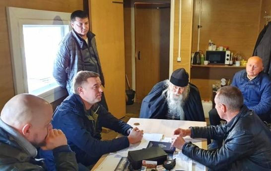 Схиархимандриту Илию (Ноздрину) доложили о ходе строительства подсобного хозяйства «Орловский колос»