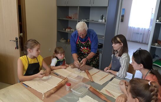 В Православной артели провели мастер-класс по лепке из глины для учащихся Орловской детской школы искусств им. Д.Б. Кабалевского