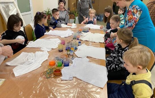 В Православной Артели сегодня прошел мастер - класс по росписи футболки.