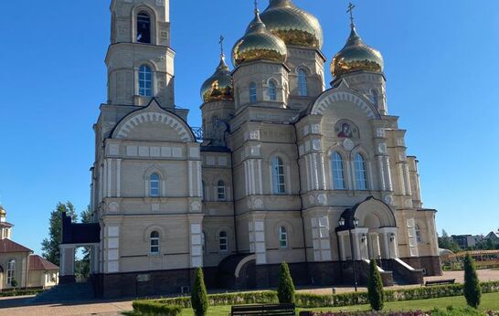 Схиархимандрит Илий (Ноздрин) возглавил Божественную Литургию в храме Сретения Господня Духовно-православного центра 
