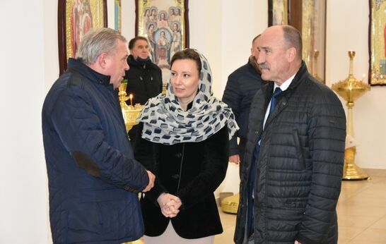 Заместитель председателя Государственной Думы Анна Юрьевна Кузнецова, впервые побывав на Орловщине, посетила Духовно-православный центр «Вятский Посад». 