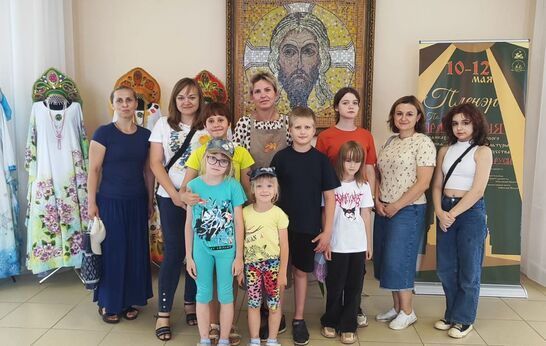 Увлекательное занятие по лепке из глины провела в Православной Артели педагог  Елена  Маслова.
