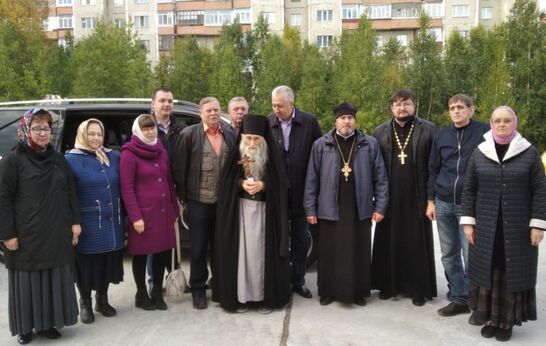 Схиархимандрит Илий (Ноздрин) и Геннадий Николаевич Цурков осмотрели строящийся храм во имя Святой Троицы города Сургута.