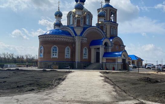 Cхиархимандрит Илий (Ноздрин) и руководитель проекта «Вятский Посад» Цурков Г.Н. посетили строящееся подсобное хозяйство «Орловский колос» в Орловском районе.