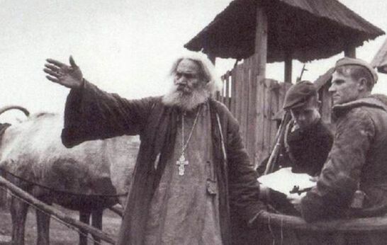 Неизвестные факты о священниках на войне: «Предал полицая анафеме»