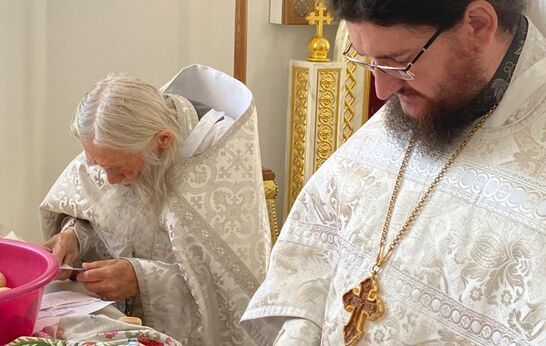 Схиархимандрит Илий (Ноздрин) и настоятель храма протоиерей Александр Ордин, совершили Божественную литургию которую возглавил игумен Курской Коренной Пустыни Серафим. 