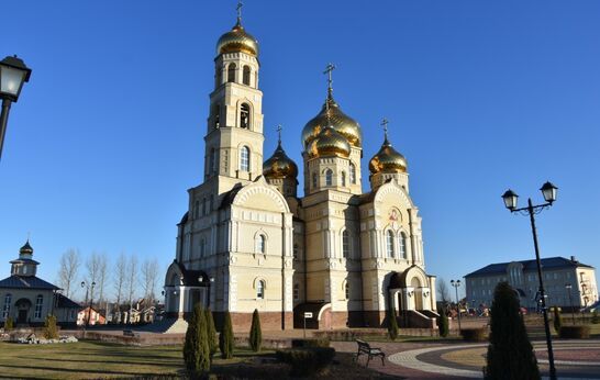 В Храм Сретения Господня Духовно-православного центра 
