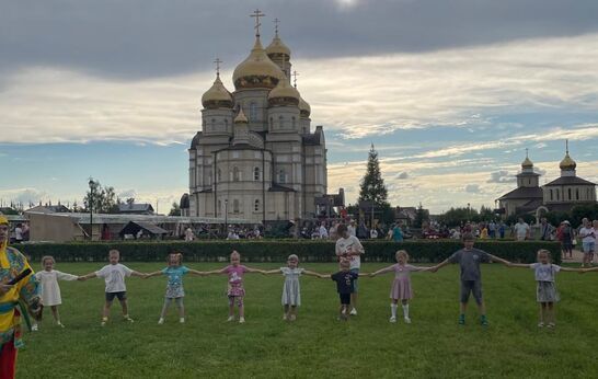 В стенах Духовно-православного центра «Вятский Посад» звучала не только музыка, но и детский смех.
