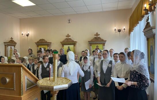 Схиархимандрит Илий (Ноздрин) возглавил Божественную Литургию в домовом храме Православной гимназии имени Преподобного Алексея.