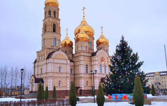 Нарядная ель ждёт гостей Вятского Посада.
