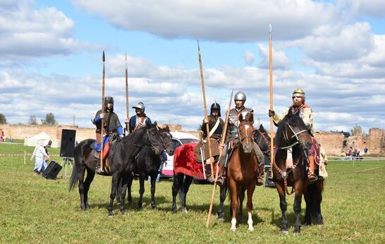 Русская поместная конница в Сабуровской крепости поразила зрителей красотой своего выступления.