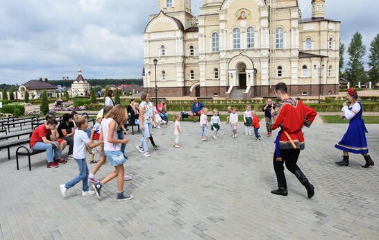 15 и 16 Августа на территории Духовно-Православного центра «Вятский Посад» прошли традиционные праздники выходного дня.
