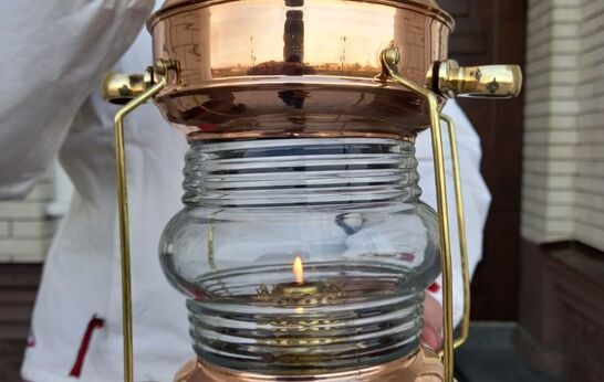 В храм Сретения Господня доставлен Благодатный огонь из Иерусалима.