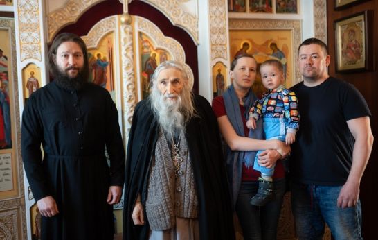 Схиархимандрит Илий и Г.Н. Цурков встретитились с семьей Вани Фокина, спасённого из под завалов во время трагедии в Магнитогорске