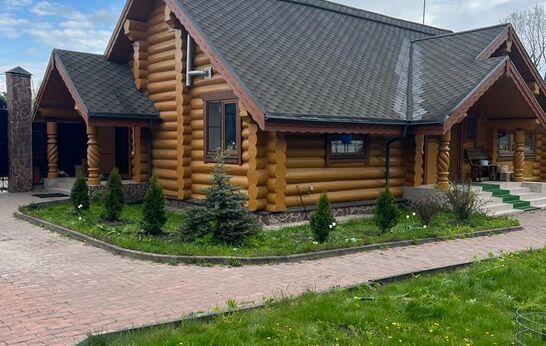 Схиархимандрит Илий (Ноздрин) молится в скиту Димитрия Солунского.