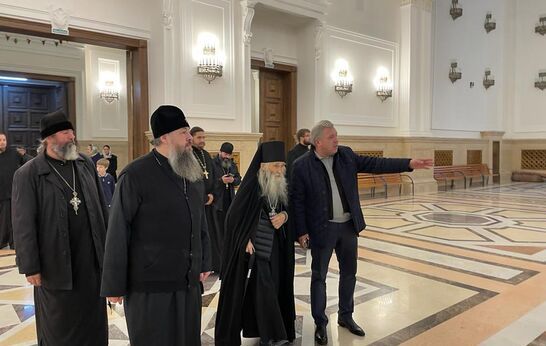 Схиархимандрит Илий (Ноздрин) и руководитель проекта 