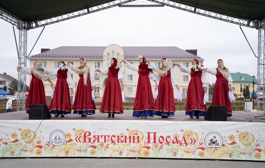 В «Вятском Посаде» состоялся праздник Казанской иконы Божией Матери и День народного единства.