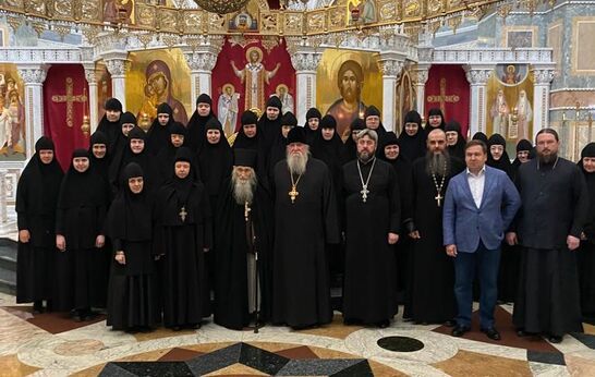 Схиархимандрит Илий (Ноздрин) и Геннадий Николаевич Цурков прибыли в Екатеринбург.