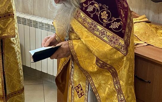 Митрополит Орловский и Болховский Тихон и духовник Святейшего Патриарха Московского и всея Руси Кирилла схиархимандрит Илий (Ноздрин) вечером 20 июня совершили всенощное бдение в Свято-Троицком храме поселка Шахово Кромского района.