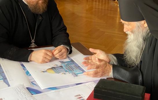 16 марта 2020 года Свято-Симеоновский кафедральный собор посетили схиархимандрит Илий (Ноздрин) и руководитель проекта «Вятский Посад» Геннадий Николаевич Цурков. Встречал гостей митрополит Челябинский и Миасский Григорий (Петров Андрей Владимирович).