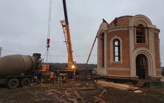 Строящийся храм во имя иконы Божией Матери «Спорительница хлебов»  готовится к торжественной церемонии поднятия куполов